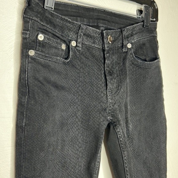 BLK DNM snakeskin print skinny jeans black 24 / 30 - Picture 2 of 6